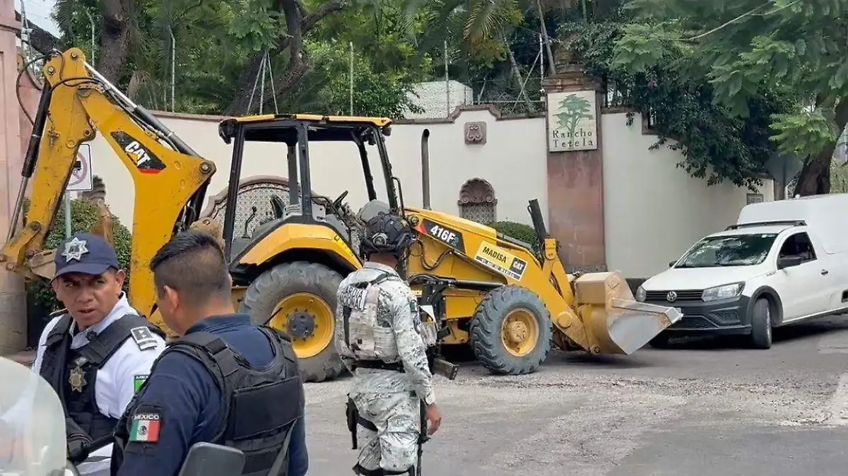 Retroexcavadora recuperada en Cuernavaca-Ángel Estrada