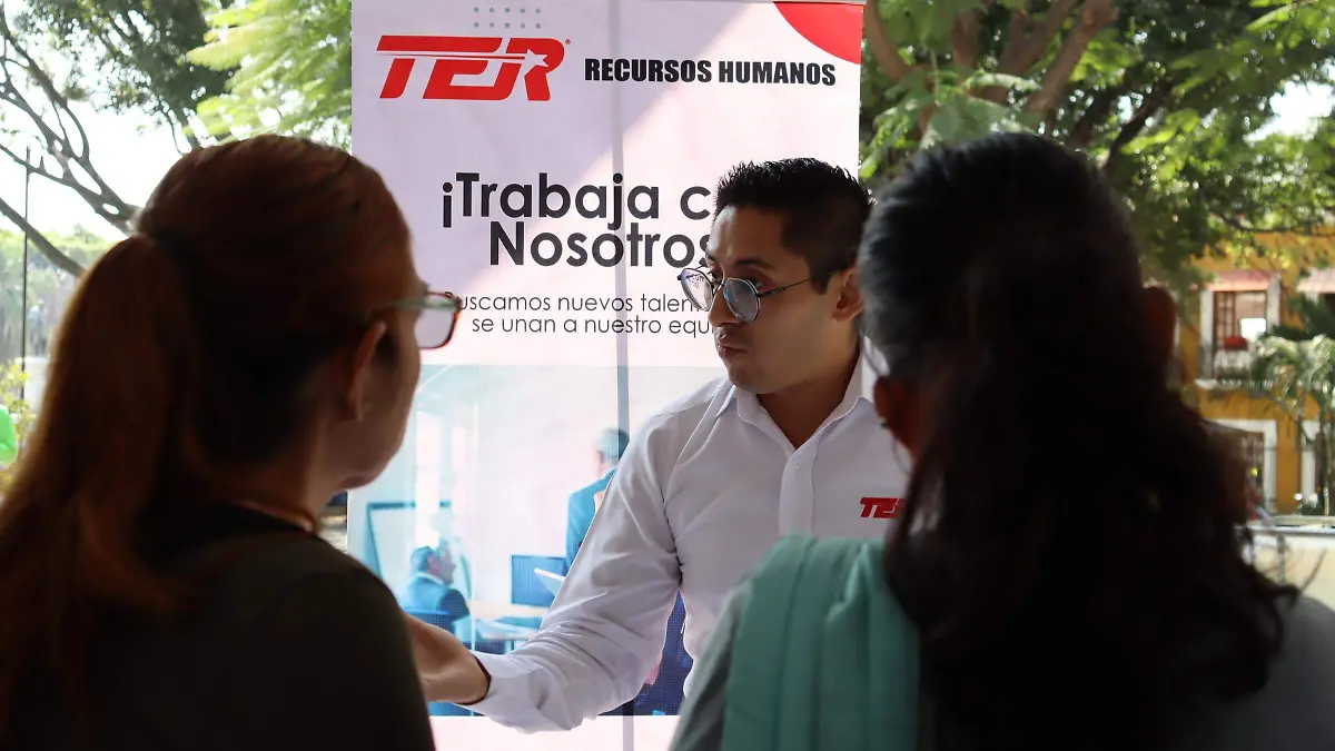 mujeres-empleo1-luis-flores