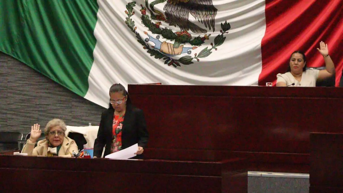 En sesión, diputados aprueban la cancelación de narcocorridos