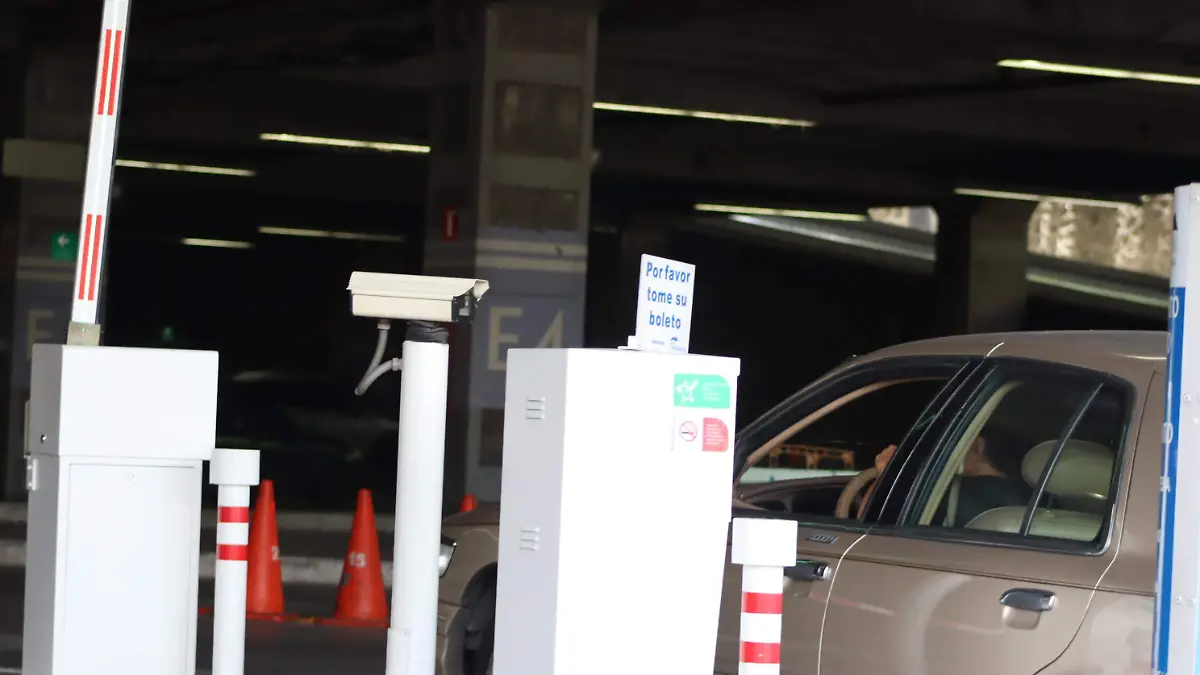 plazas-estacionamiento2-luis-flores