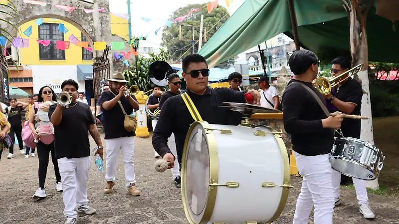 Música-de-banda-festejos-divino-salvador