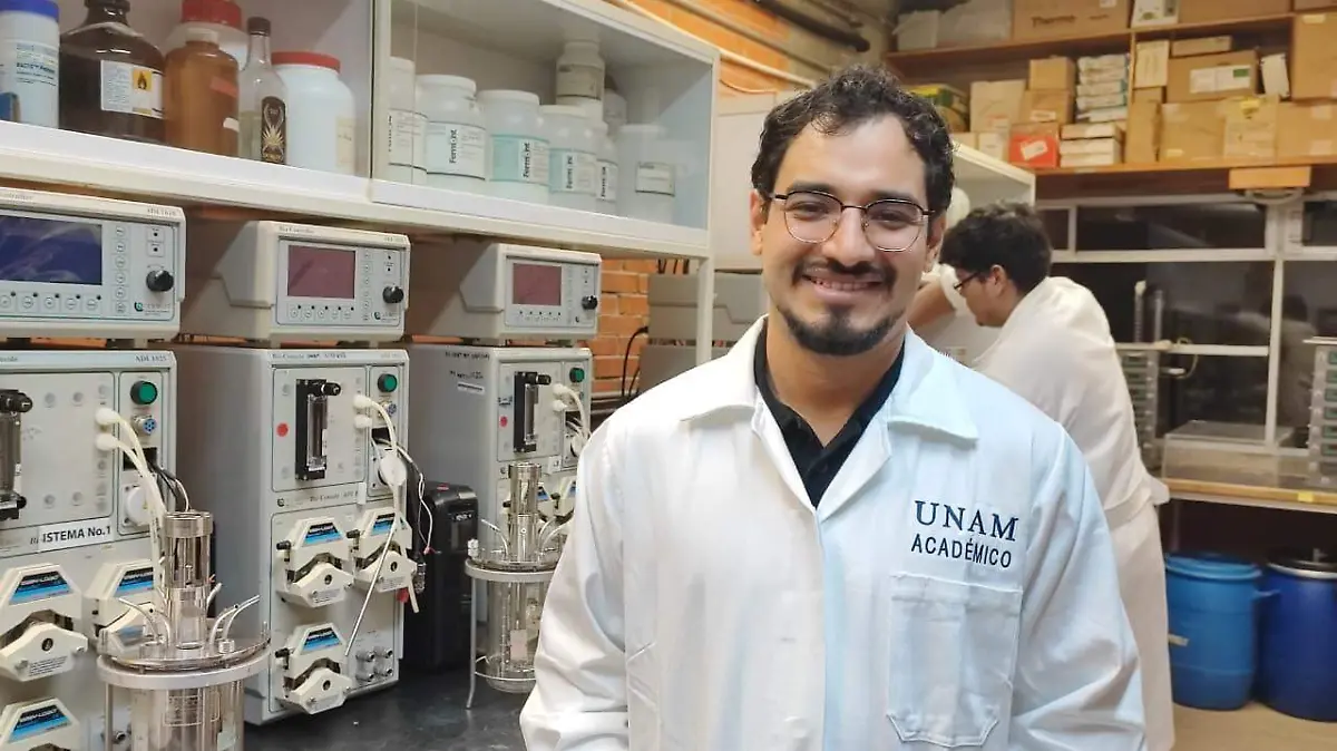 Eliseo Molina, investigador de la UNAM