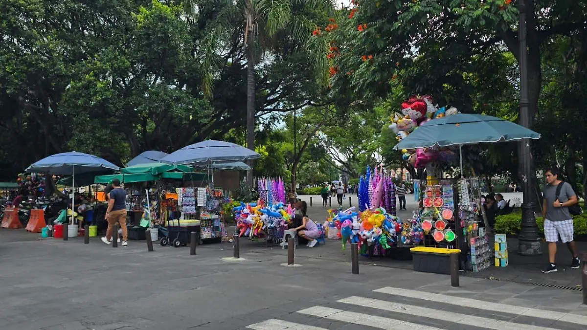 Comercio informal en el primer cuadro del centro de Cuernavaca