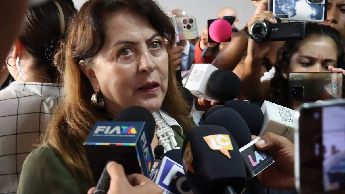 gobernadora-informe1-luis-flores