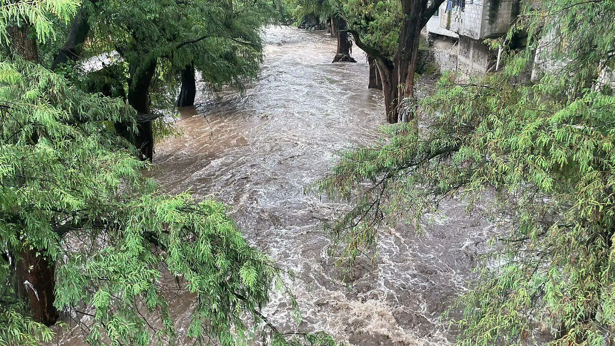 Río Apatlaco en Temixco crece por las lluvias de las últimas horas