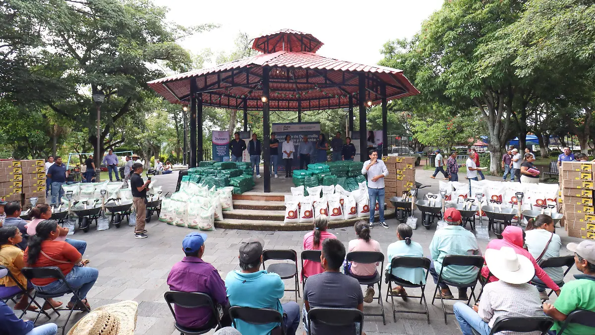 Jiutepec, viveristas reciben apoyos