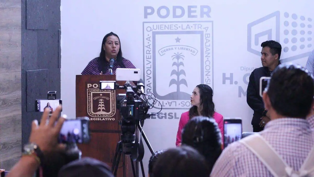 Jazmín Solano López, en conferencia de prensa, plantea iniciativa para reducir la edad mínima para legisladores