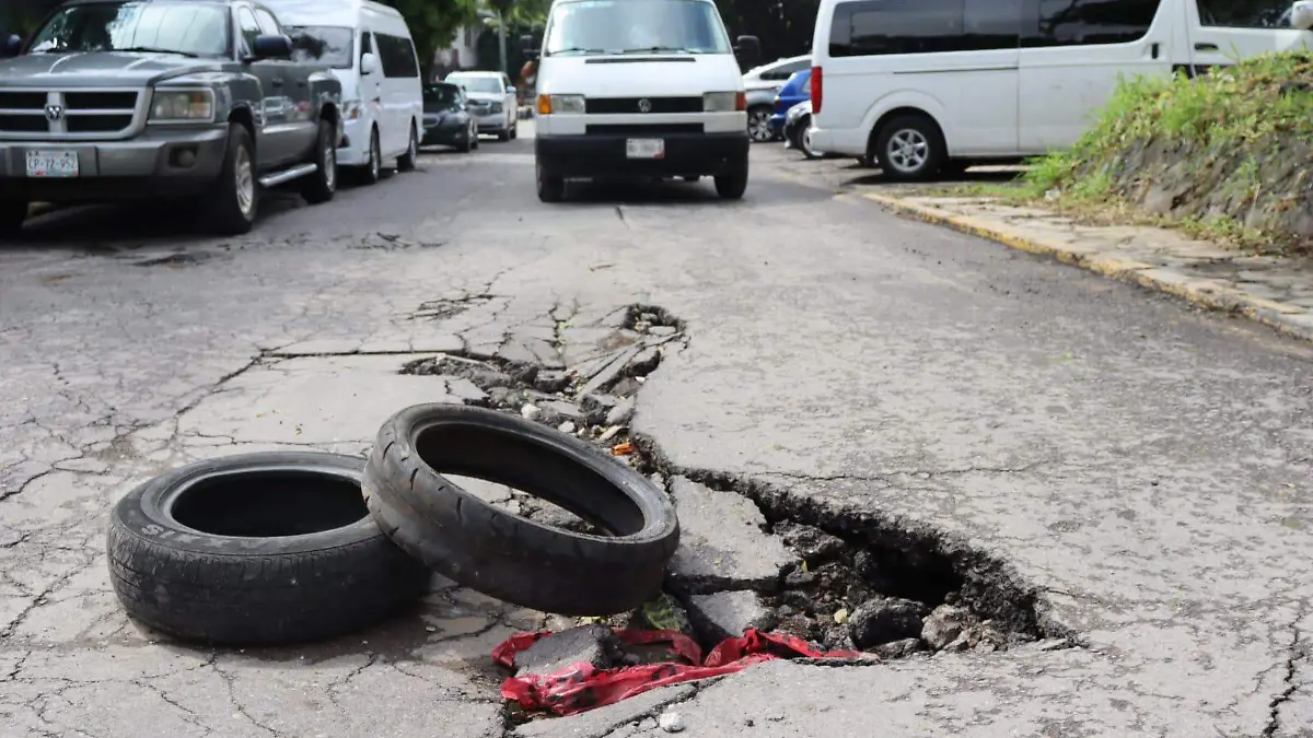 Baches en Cuernavaca. Avenida Teopanzolco, esquina Nueva Italia
