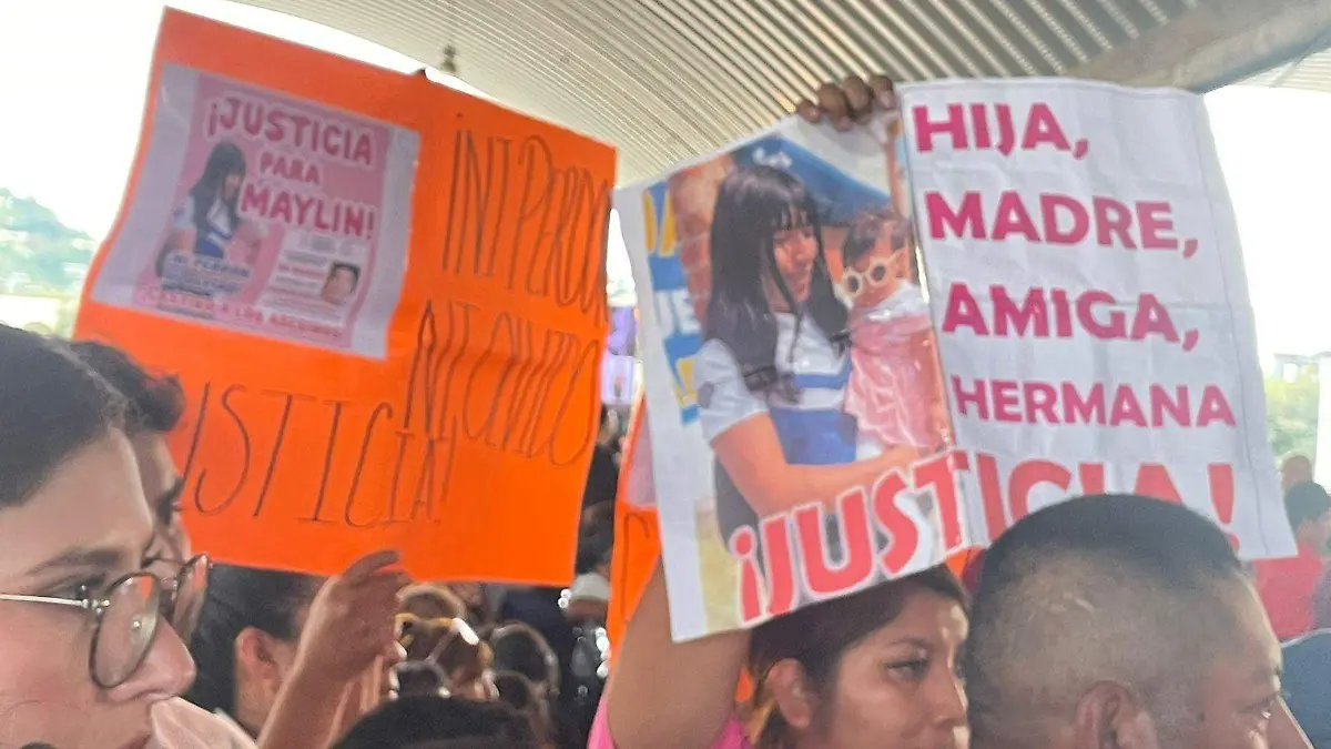 Claudia Sheinbaum en Morelos-familia de víctima de feminicidio protesta
