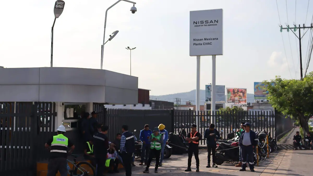 nissan-tralado2-luis-flores