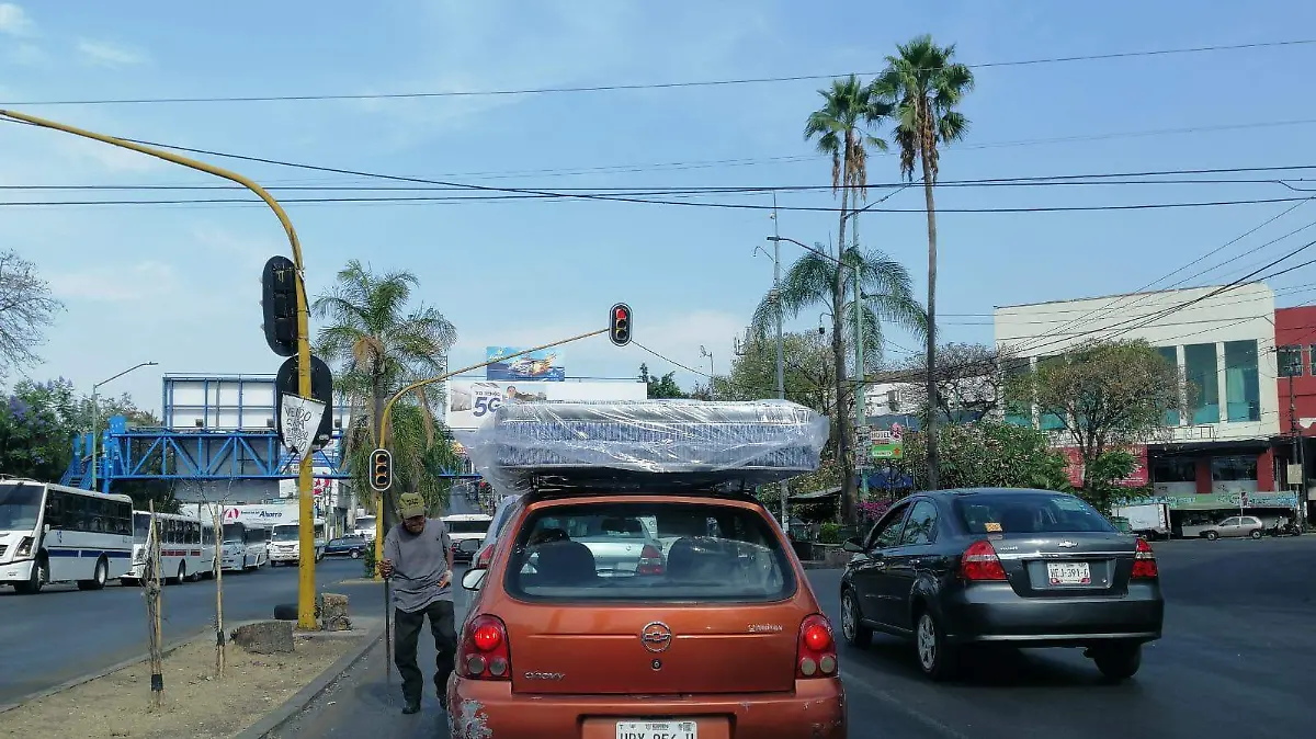 Tráfico en Cuernavaca, en Avenida Plan de Ayala
