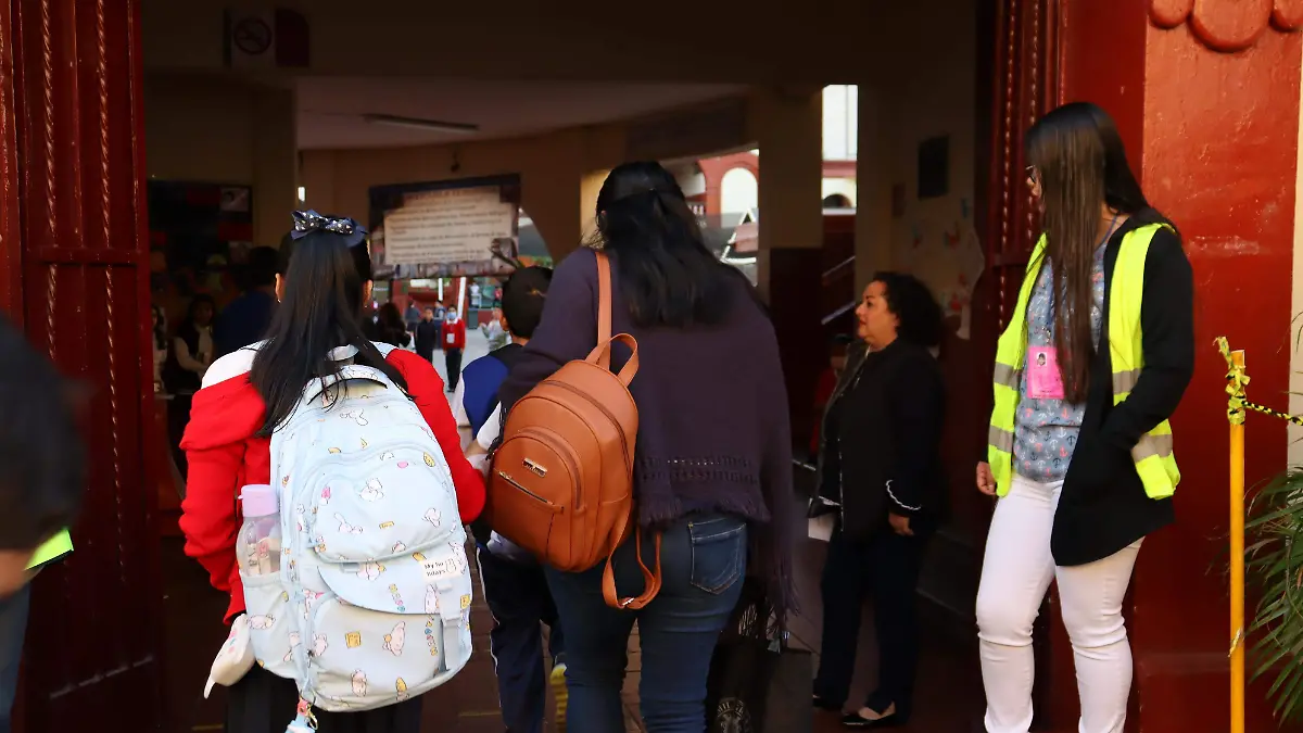 karla-tecnologiaescuelas1-luis-flores