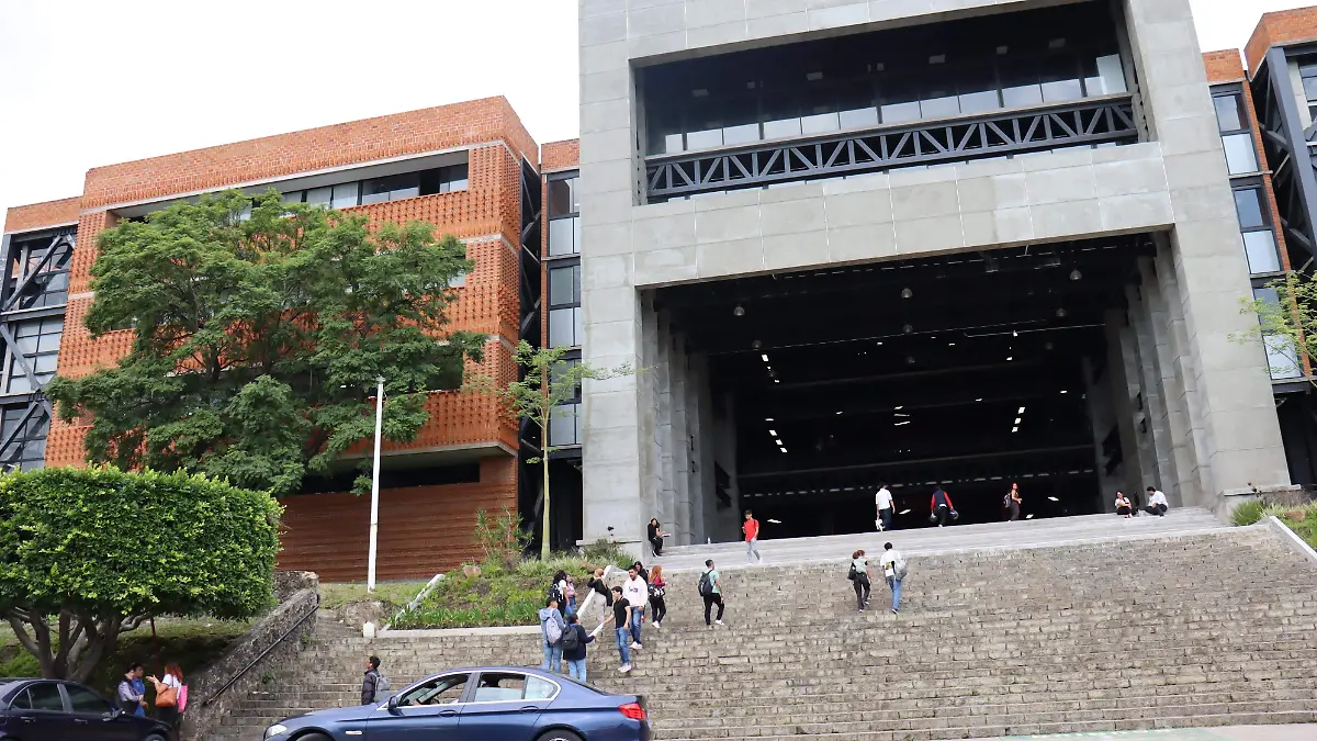 aydeleon-aguinaldosuaem2-luis-flores