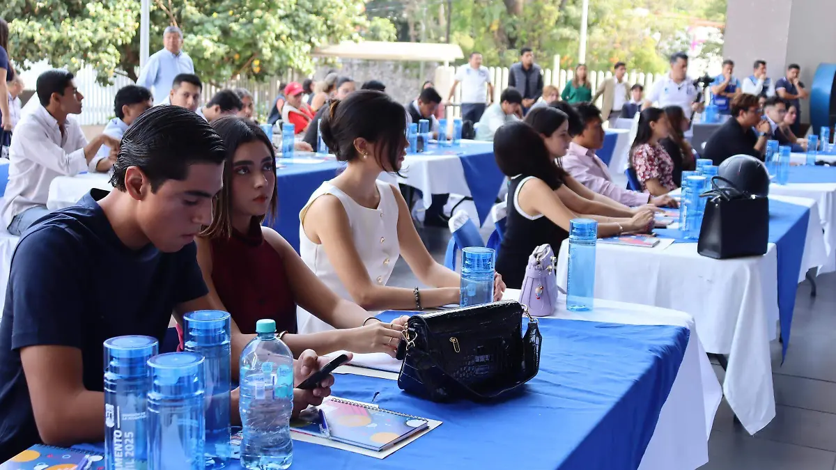 congreso-parlamentojuvenil1-luis-flores