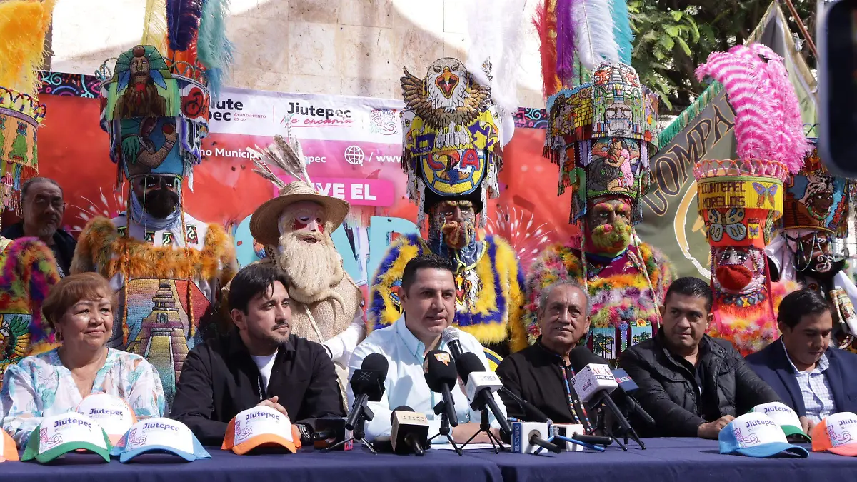 300milvisitantes-carnavaljiutepec1-luis-flores