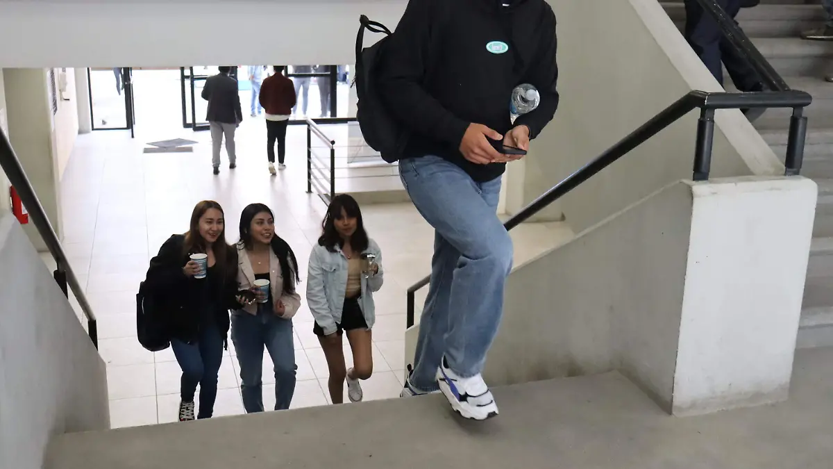 preparauaem-nuevascarreras1-luis-flores