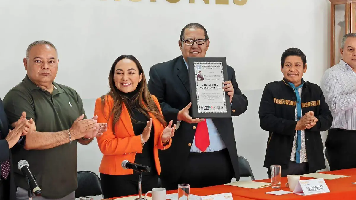 IAluzdary-congreso1-luis-flores