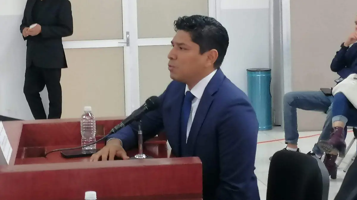 comparece-salud1-luis-flores