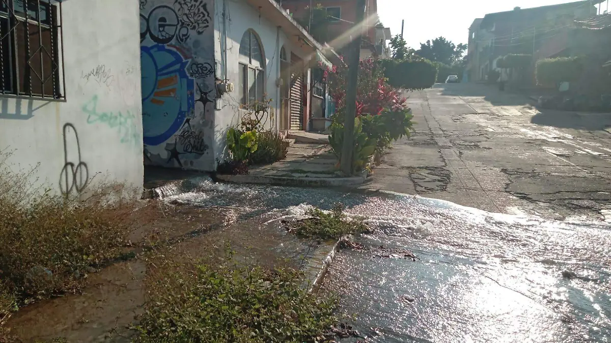 Fuga de agua-Flores Magón-Cuernavaca