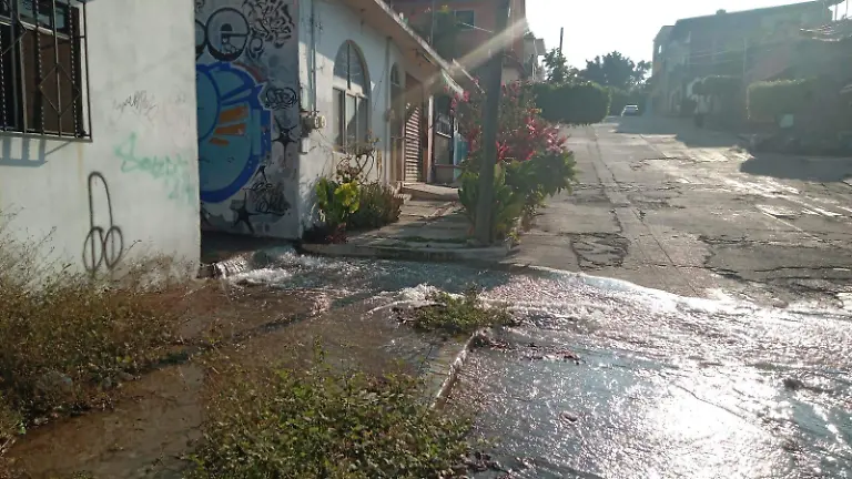 Fuga de agua-Flores Magón-Cuernavaca