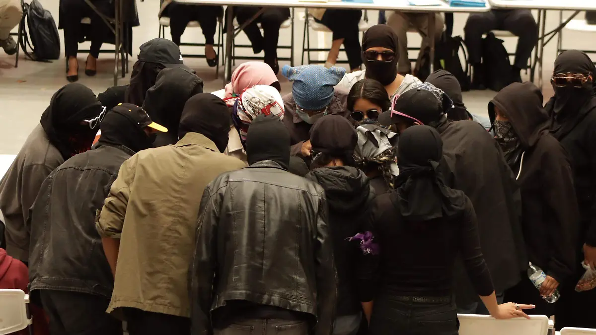 suspenden-dialogouaem1-luis-flores