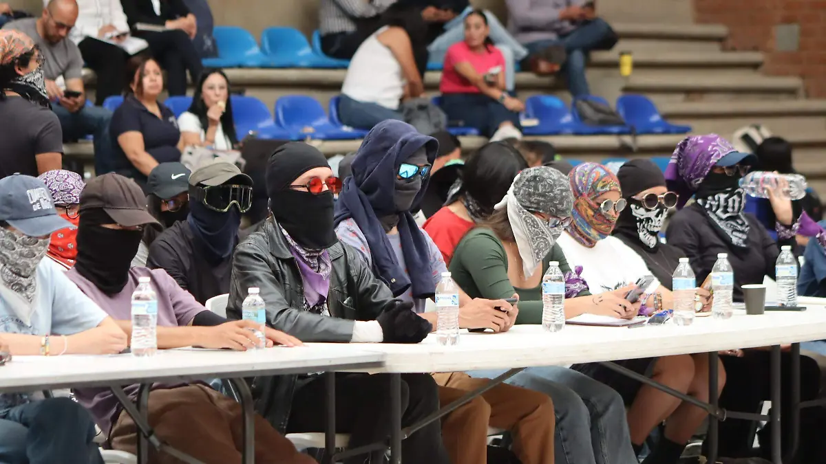 mesa-dialogouaem2-luis-flores