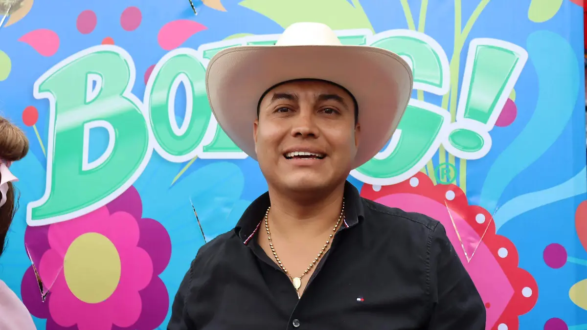 movimientosombreo-carlosmanzo1-luis-flores