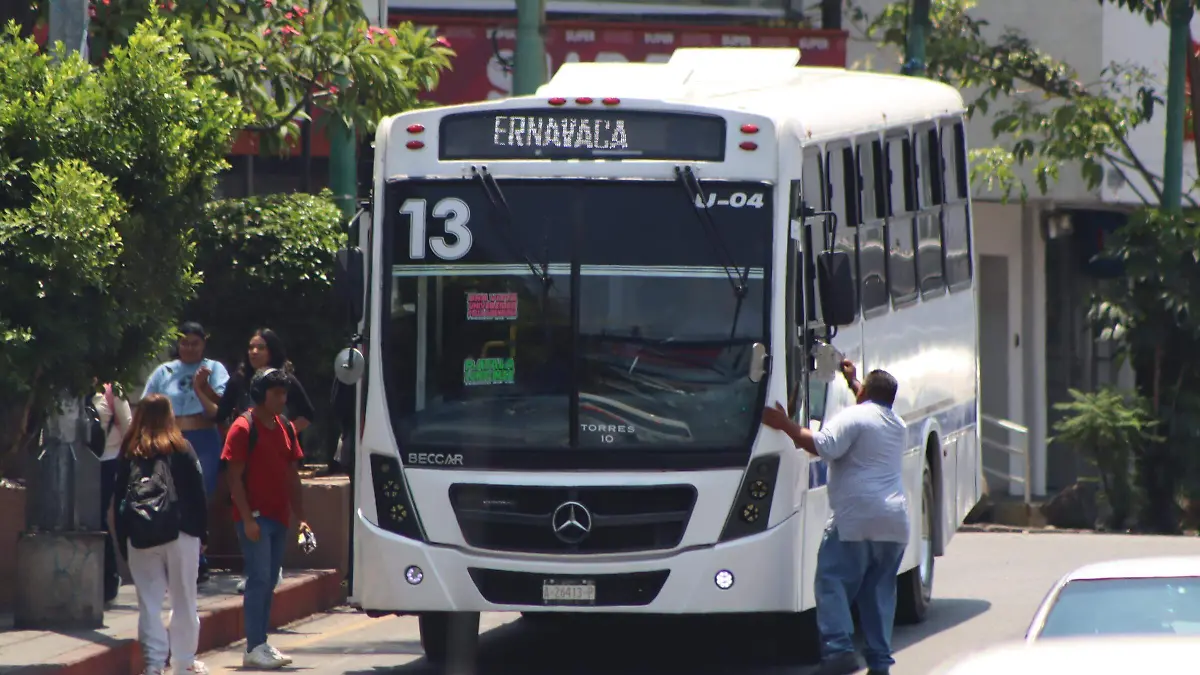 ruthrespetar-estudiantes-transporte2-luis-flores