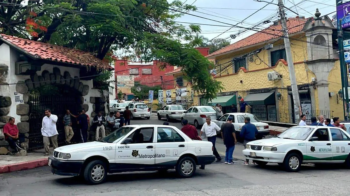 taxistas-bloqueo-morelos-cuernavaca-alm