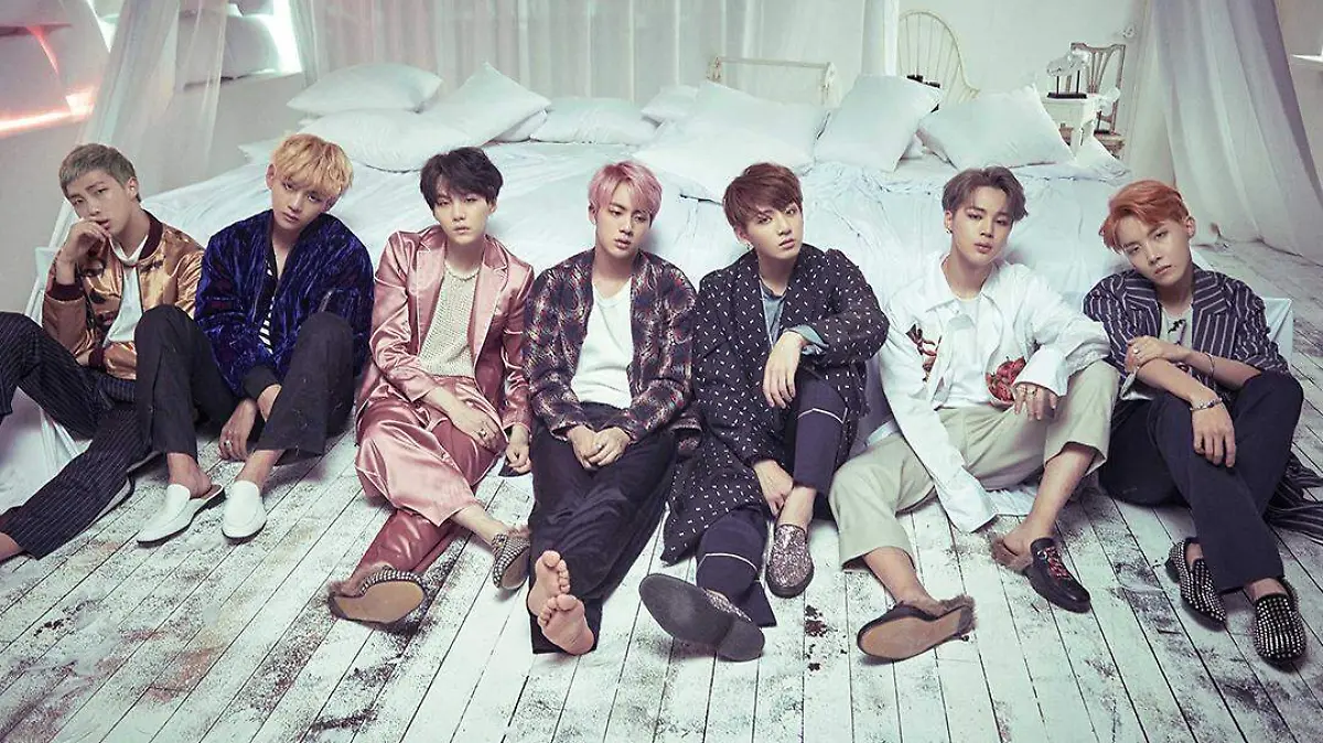 BTS-Blood-Sweat-&-Tears-Photobook