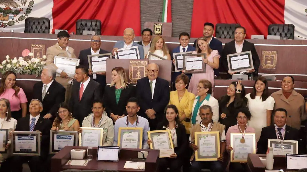 presea-congreso1-luis-flores