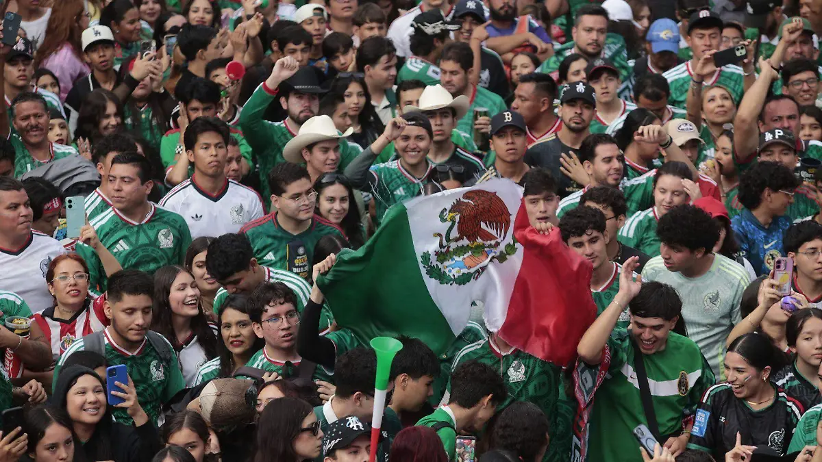 1088442_FanFest Mex vs Cze_web (1)
