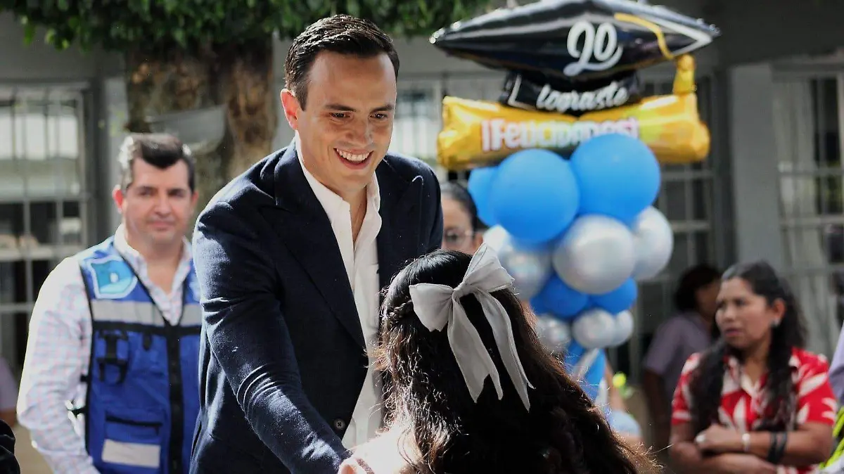 Daniel-Martínez-Terrazas-diputado-graduaciones