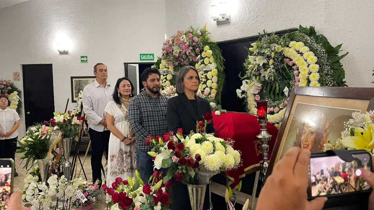 Daniela Alatorre-directora-IMCINE-Guardia de honor