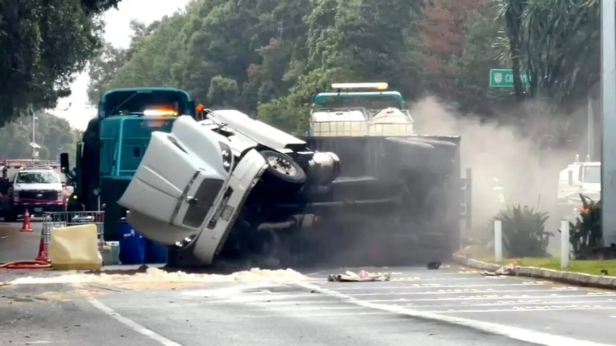 accidente-mexico-cuernavaca-derrame-químico (1)