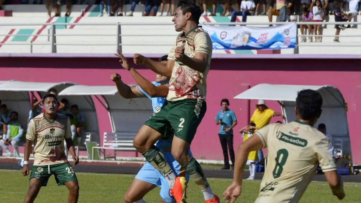 Alacranes pega primero