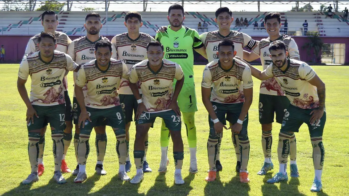 Alacranes pega primero