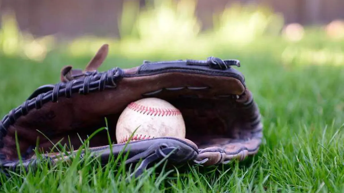 Imagen ilustrativa guante y pelota de beisbol