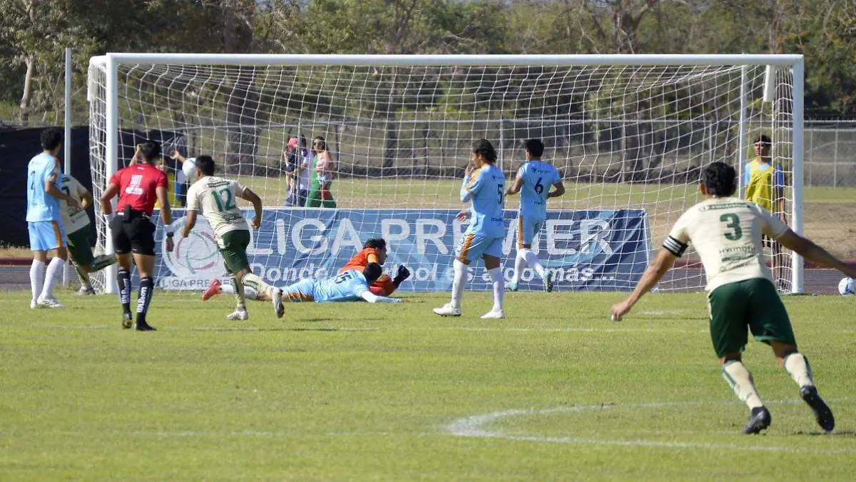 Alacranes pega primero