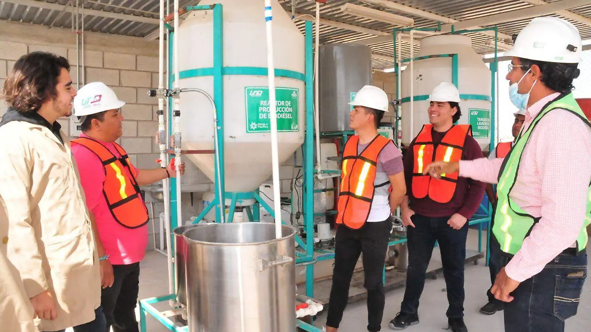 Fundación EBC, becará a 12 estudiantes de la UTLD