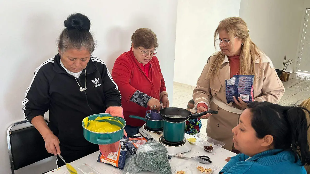 Con éxito imparten taller de chocolatería en las cuevas