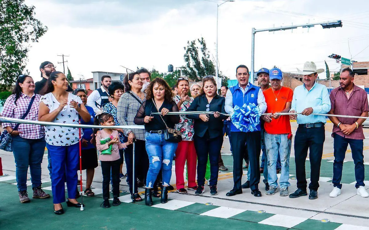 Entrega Toño Ochoa obras complementarias en el Parque Lineal
