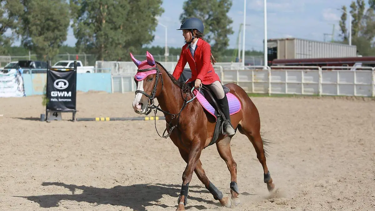 Llega a Durango entrenadora nacional de salto ecuestre