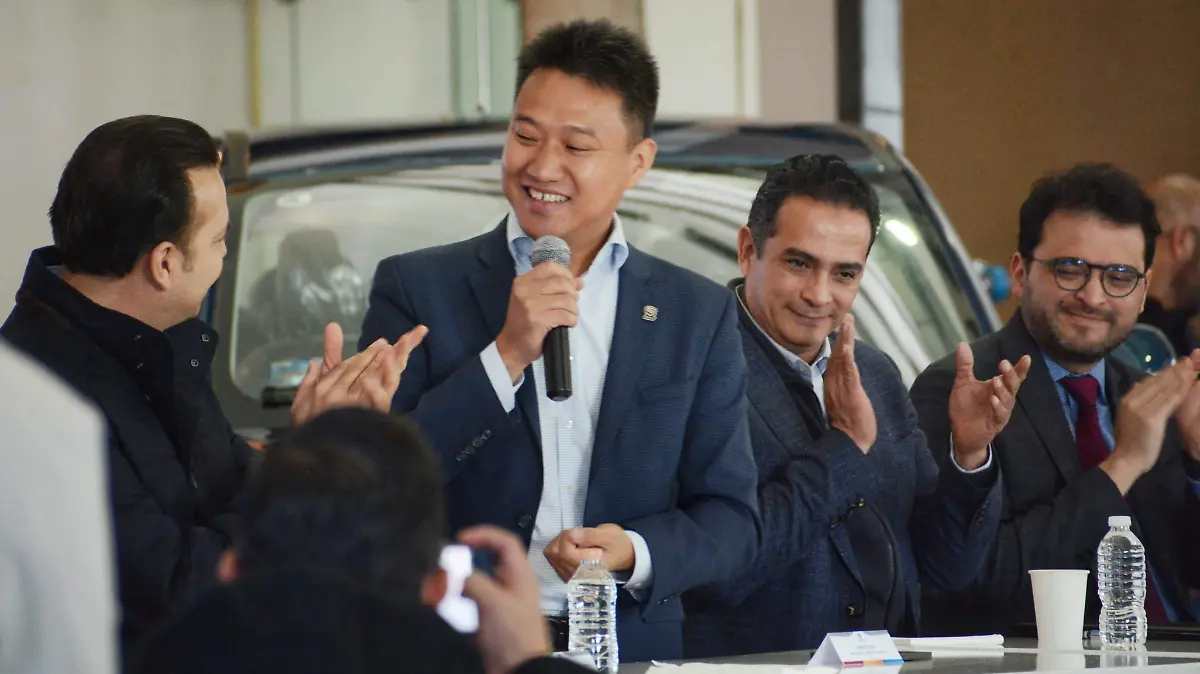 Llega inversión a Durango con empresa de autos eléctricos, anuncia Esteban Villegas