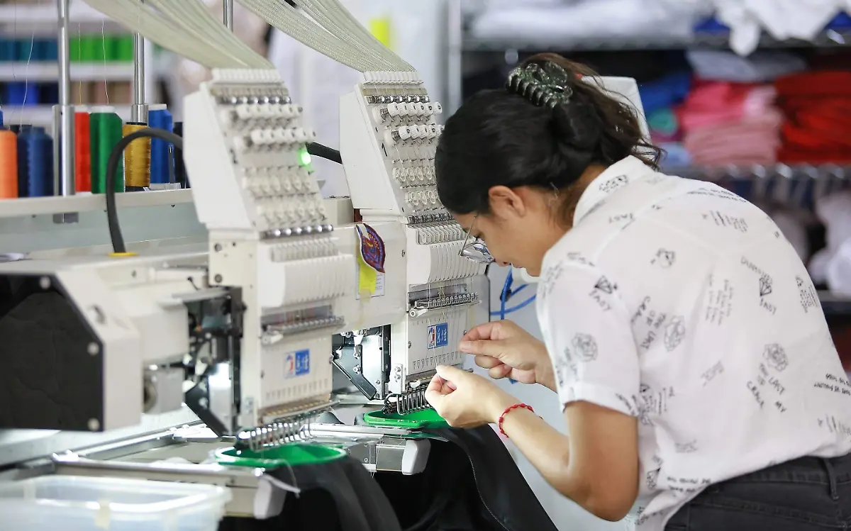 Elaboración de uniformes escolares en Durango