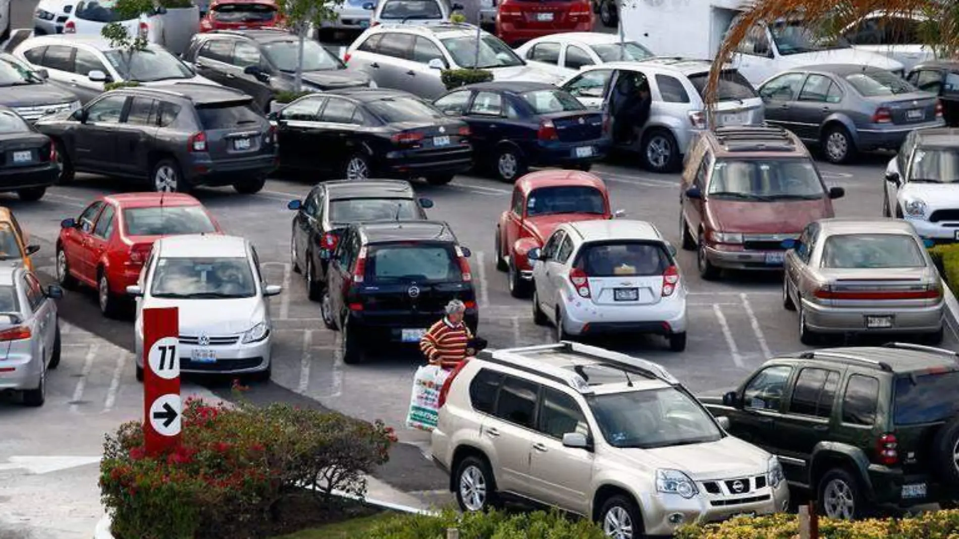 A partir de noviembre una hora de estacionamiento gratis en centros comerciales