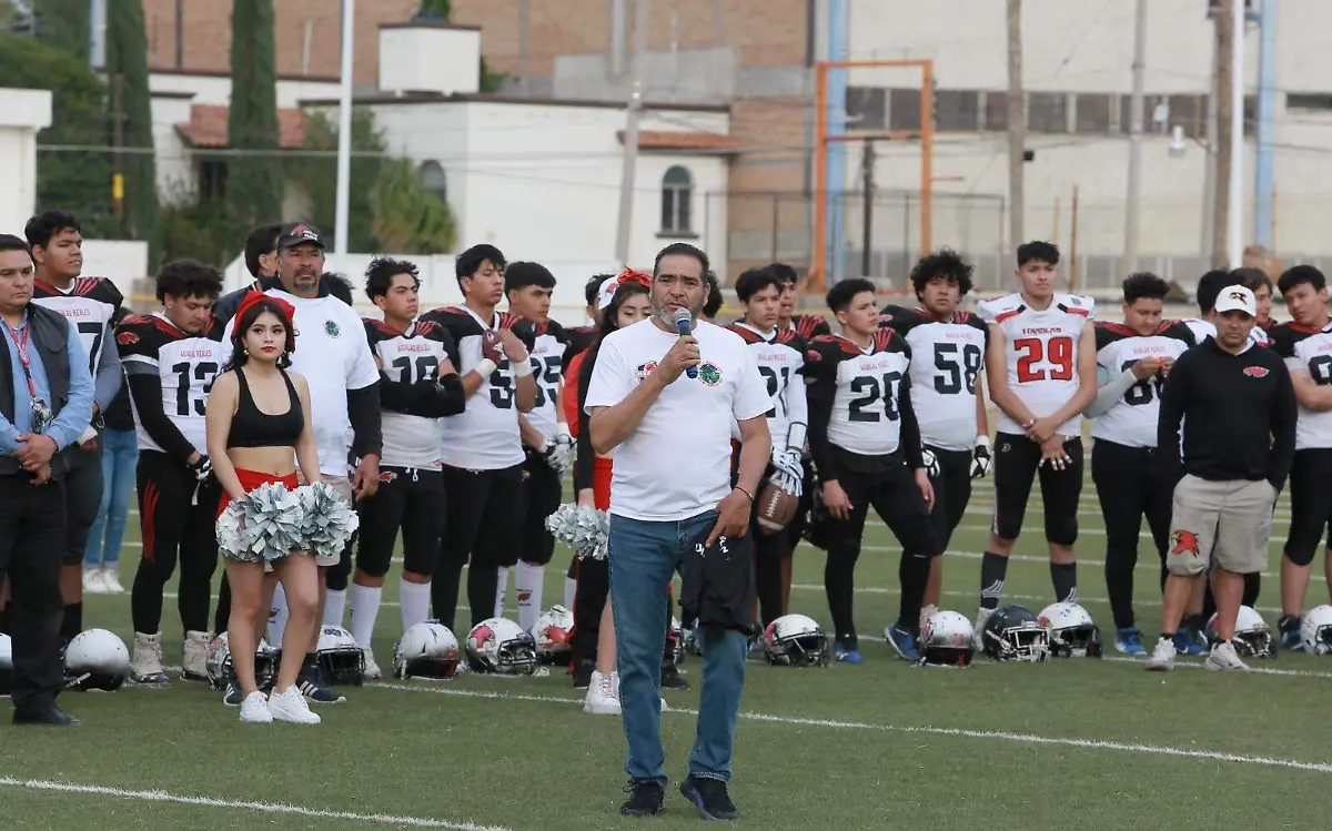 Luka Azael volvió al emparrillado