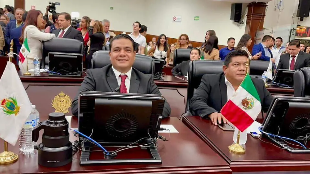 Alejandro Mata rinde protesta como Diputado Local