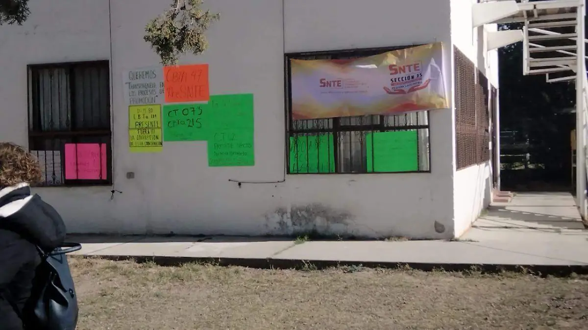 Protesta SNTE por irregularidades y atropellos en La Laguna