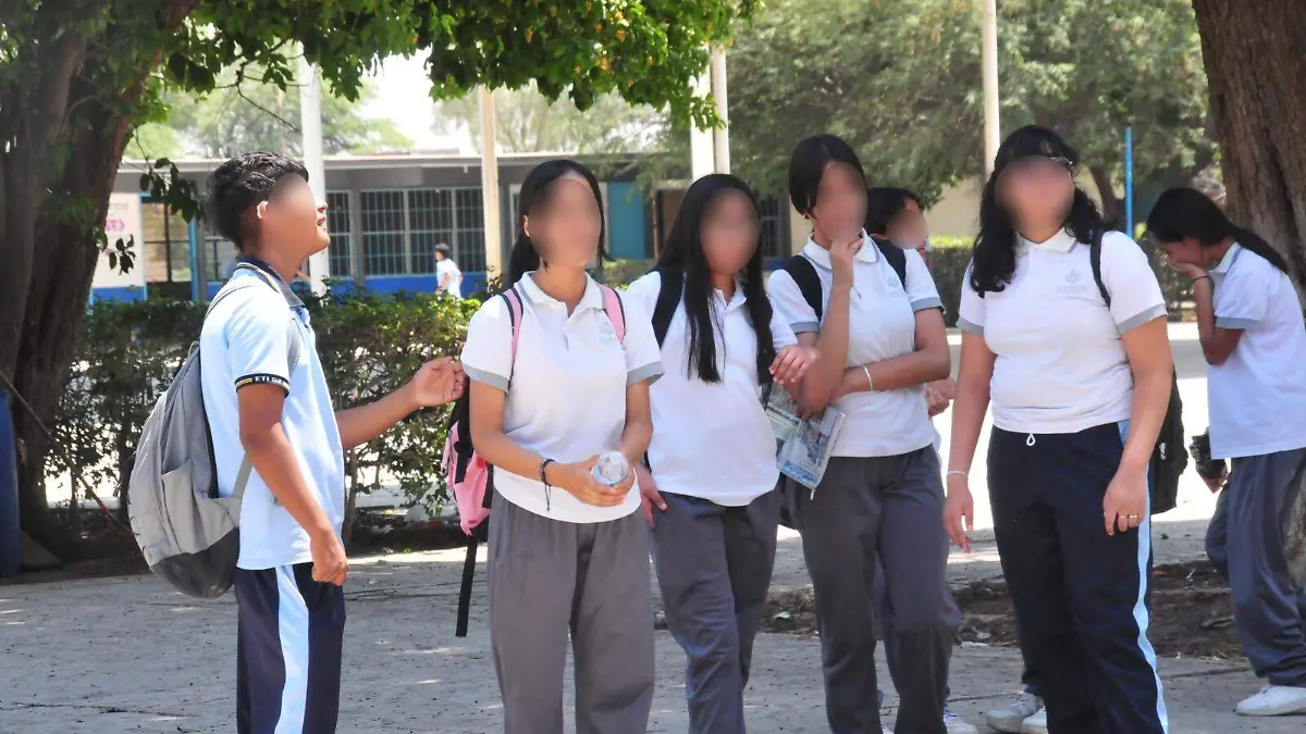 La SEED prohíbe el uso del celular en las aulas